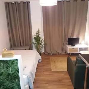  Appartement Studio Avec Terrasse, Proche Tram France