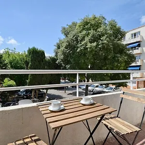 Appartement Chaleureux Avec Balcon Au Coeur Du 8ème Arrondissement, Marseille